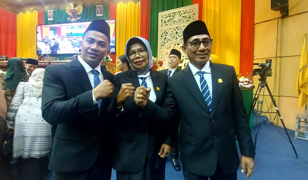 Ayah, Ibu dan Anak Dilantik Jadi Anggota DPRD Bintan dari Partai yang Sama