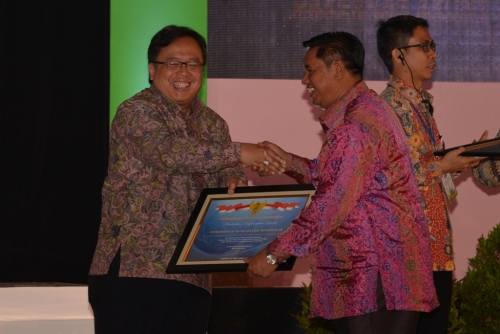 Pj Bupati Bengkalis Terima Penghargaan dari Menteri Keuangan