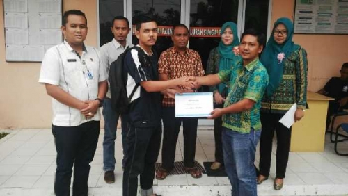 Korban Kebakaran Rumah di Sungai Pakning Bengkalis Terima Bantuan dari Asosiasi UED-SP Tanah Bertuah