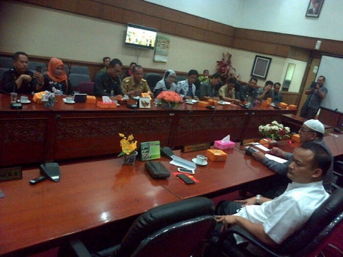 Temui Komisi A dan BK DPRD Riau, Ini Sikap Camat untuk Marwan Yohanis