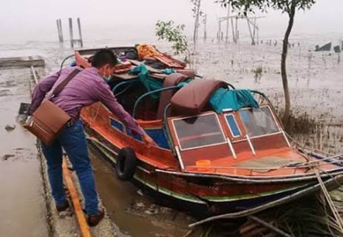 Masyarakat Tanah Merah Inhil Temukan Speedboat Tanpa Awak di Sungai Beruang