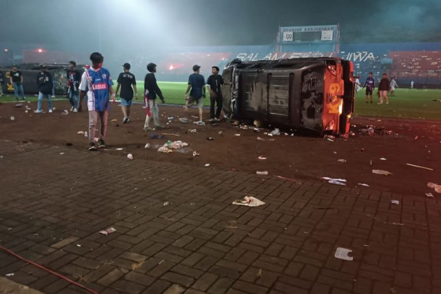 Kerusuhan di Stadion Kanjuruhan Malang Sebabkan 127 Orang Tewas, 2 Polisi