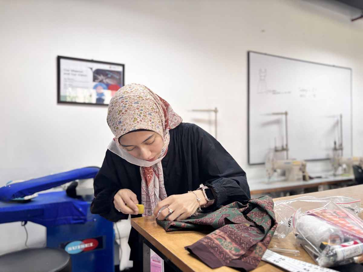 Batik dan Jalan Panjang UMKM Binaan PalmCo Menembus Pasar Modern