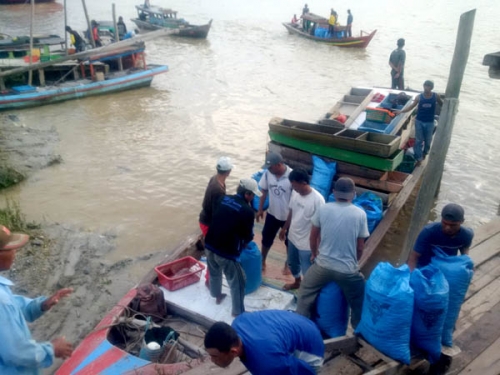 Mengintip Aktivitas Nelayan Kerang di Pelabuhan Bagansiapiapi, Ribuan Orang Sekarang Bisa Tersenyum Lepas