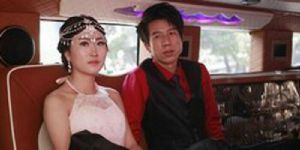 GoRiau Wuih, Pengantin Baru nan Cantik Ini Bagi-bagi Angpao Rp1,9 Triliun kepada Pejalan Kaki