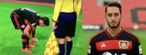 GoRiau Dilempar Roti Kandung Babi, Pesepakbola Muslim Bayer Leverkusen Ini Malah Tunjukkan Aksi Simpatik