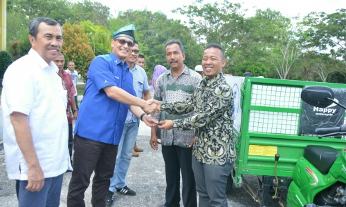 Motor Angkutan Sampah dari Sayed Assegaf untuk 9 Kelurahan di Siak