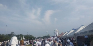 GoRiau Lihat Awan Mirip Lafaz Allah di Angkasa Monas, Massa Reuni 212 Teriakkan Allahu Akbar dan Laa Ilaaha Illallah