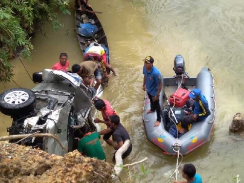 Berikut Penjelasan Polisi Terkait Innova yang Terjun ke Sungai Kampar dan Tewaskan 2 Orang
