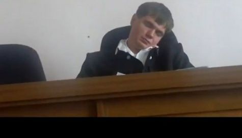 Tertidur di Ruang Sidang, Hakim Ini Mengundurkan Diri
