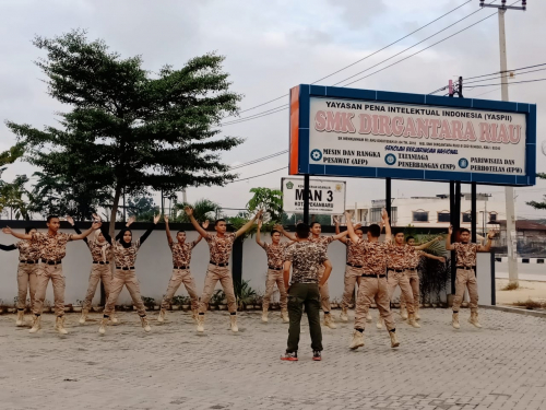 Dilatih Anggota Brimob Polda Riau, SMK Dirgantara Punya Pasukan Merah Putih
