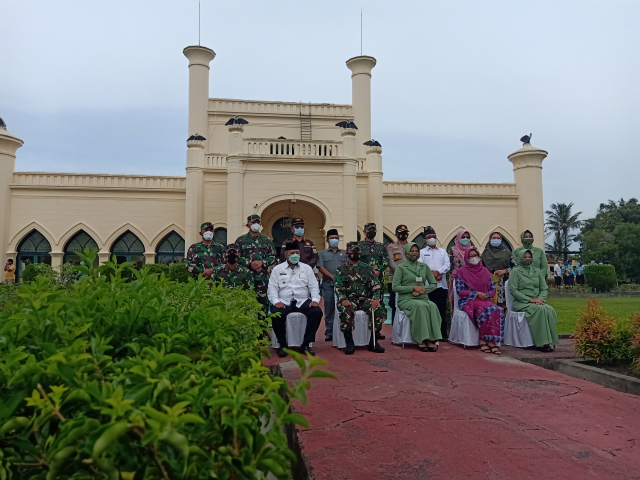 Kunker ke Siak dan Mencicipi Udang Galah Favoritnya, Pangdam I/BB Juga Ziarah ke Makam Sultan dan Istana Asserayah Hasyimiah