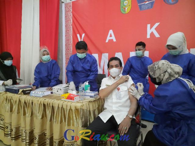 Bupati Kuansing Tak Bisa Disuntik CoronaVac, Ini Alasannya
