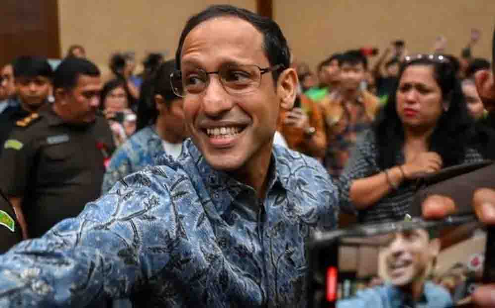 Ironi Pengadaan Laptop: Saat Siswa Butuh Chromebook, Pejabat Asyik Beli Motor Sport untuk Touring