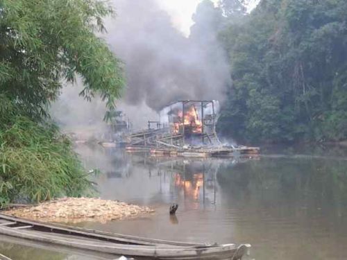 25 Kapal Dompeng Dibakar Tim Penertiban PETI di Hulu Kuantan