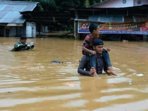 22 Titik Longsor Disepanjang Jalur Riau-Sumbar, Evakuasi Korban Masih Dilakukan Hingga Malam Ini, Berikut Info Terbarunya