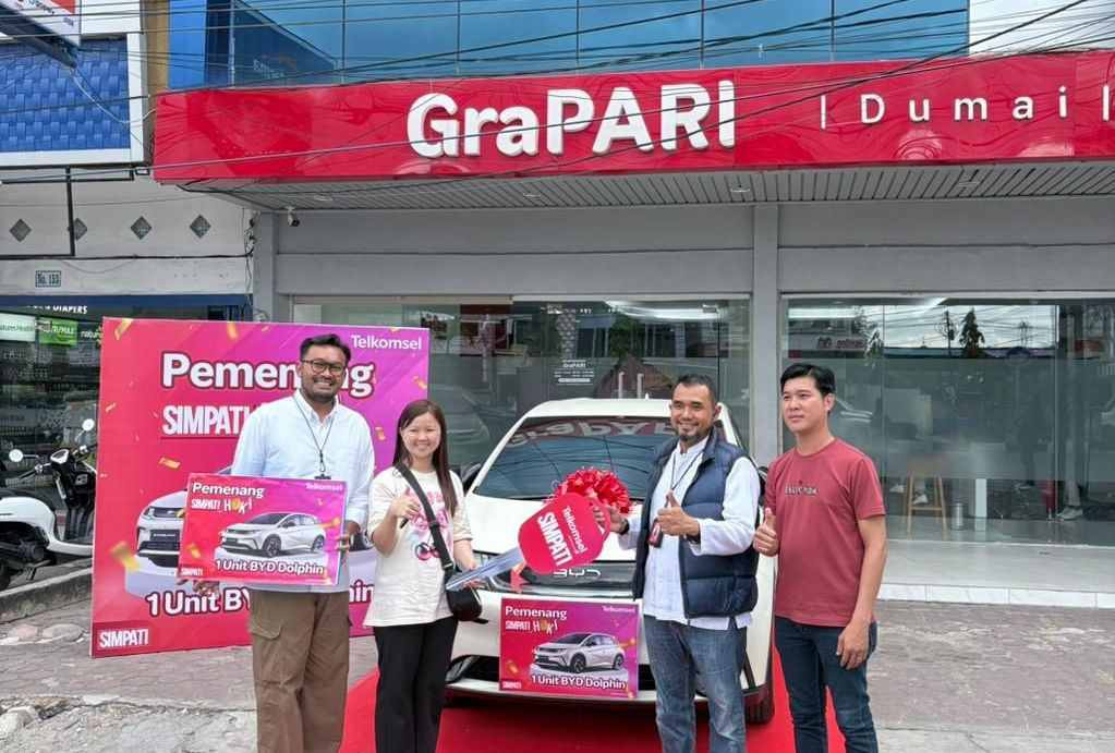 Kesetiaan Berbuah Manis, Sulyani Warga Dumai Bawa Pulang Mobil Listrik Telkomsel