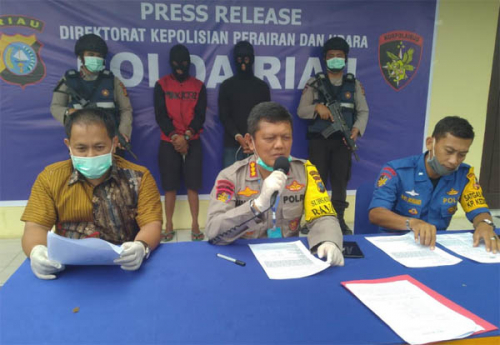 Ditpolairud Polda Riau Tangkap Dua Pengangkut Kayu Ilegal Sebanyak 55 Rakit di Pulau Padang Meranti