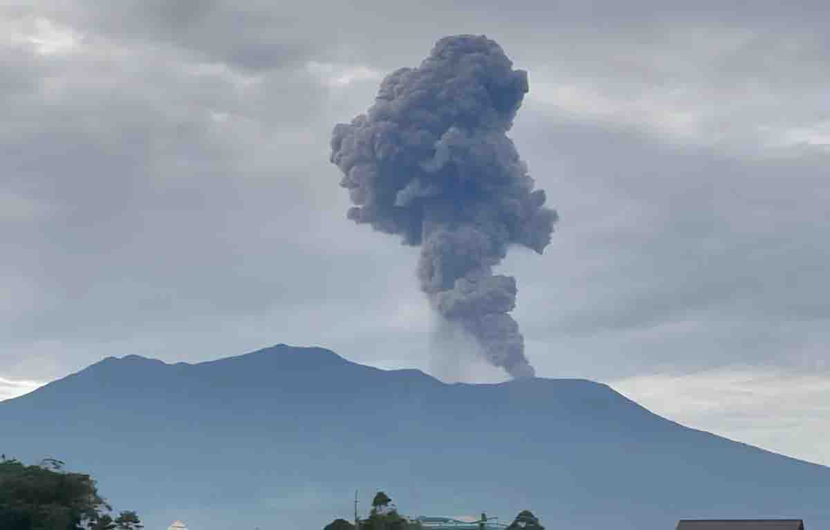 Gunung Marapi Sumbar Meletus Tiga Hari Beruntun, Kolom Abu Capai 1.500 Meter