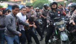 GoRiau UMSU Medan Kibarkan Bendera Setengah Tiang Pasca Terbunuhnya Dosen oleh Mahasiswa Sendiri