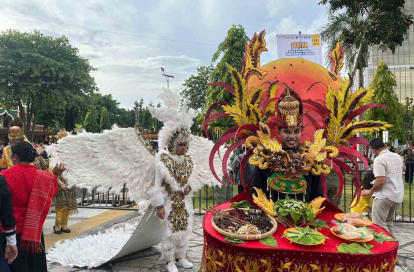 Pawai Lancang Kuning Carnival Meriah, Peserta Tampilkan Khas Daerah Masing-masing