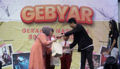 Dukung Program Tekan Stunting, Ketua TP PKK Riau Bersama Aspekur Bagikan 1.000 Paket Makanan Sehat+Susu