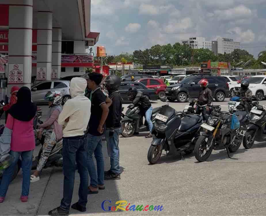 Krisis BBM di Pekanbaru, Warga Keluhkan Antrean Mengular hingga Stok Eceran Langsung Ludes