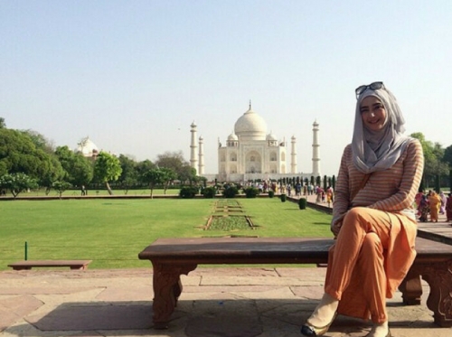 Hijab Selamatkan Artis Nabila Syakieb dari Gelombang Panas di India