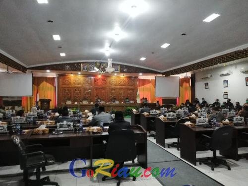 Bupati, Wabup dan Sekda Tak Datang, DPRD Kuansing Tunda Sidang Paripurna LKPj 2019