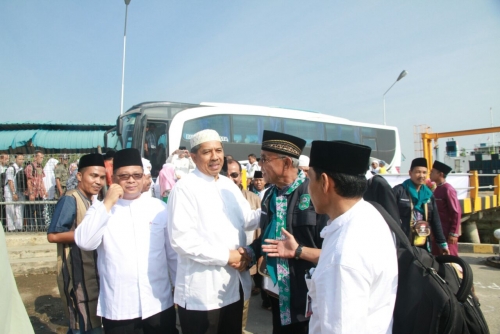 Wabup Alfedri Antarkan JCH Kabupaten Siak Berangkat ke Embarkasi Batam