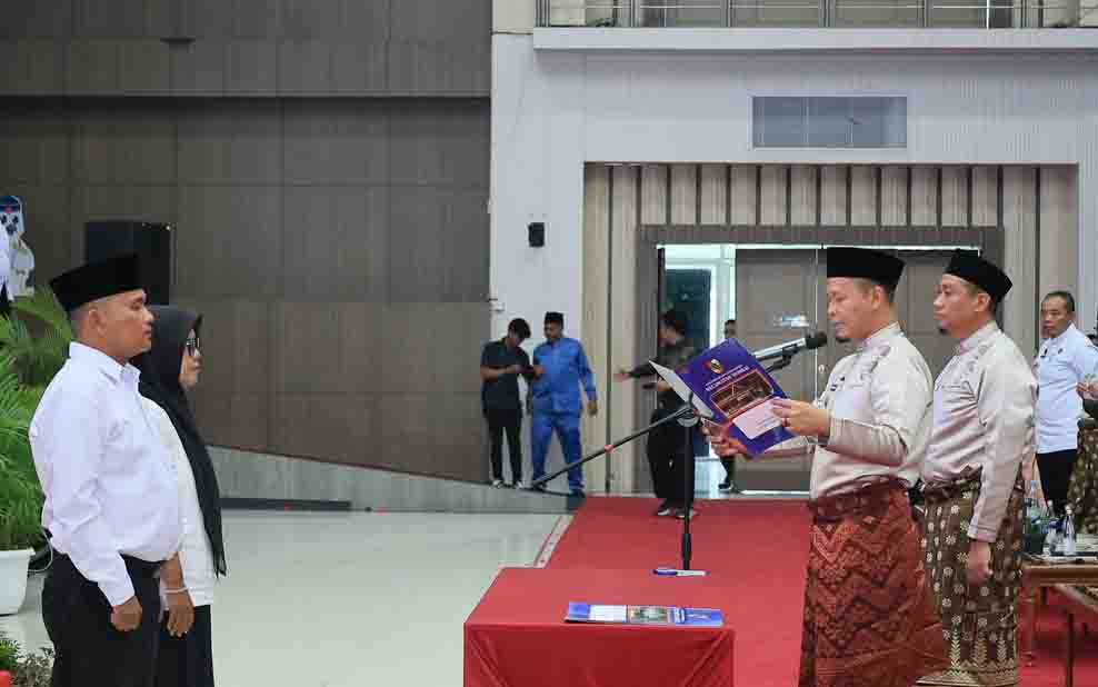 Wali Kota Pekanbaru Hadiri Pengukuhan Ratusan Pengurus Lingkungan di Rumbai