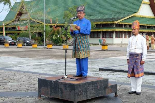 Hari Pertama Aktif Kembali sebagai Bupati Inhil, M Wardan Pimpin Upacara Pencanangan Penguatan Muatan Lokal Budaya Melayu