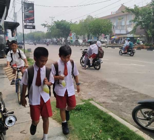 Asap Semakin Tebal, Siswa di Dumai Dipulangkan