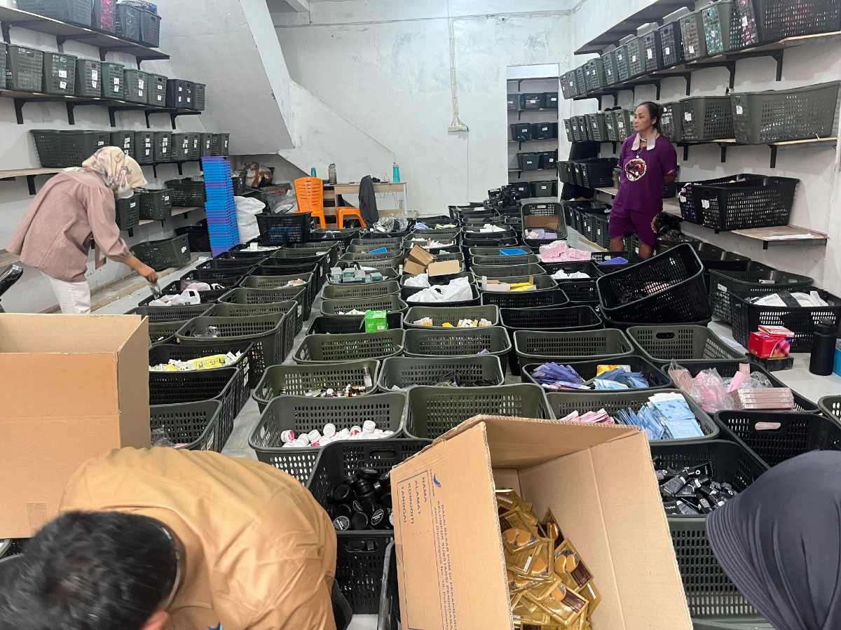 BPOM Amankan Ribuan Produk Kosmetik Ilegal dari Sebuah Distributor di Jalan Soekarno Hatta Pekanbaru