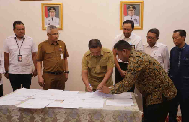 Gubernur Wahid Bahas Infrastruktur Riau, Flyover Garuda Sakti Pekanbaru Masuk Prioritas