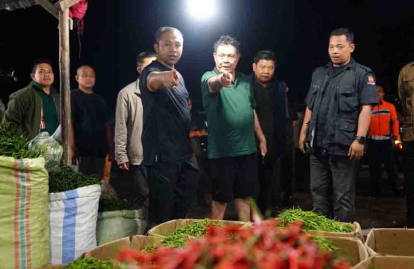 GoRiau Gubernur Riau Blusukan Tengah Malam, Pantau Harga di Pasar Induk Pekanbaru