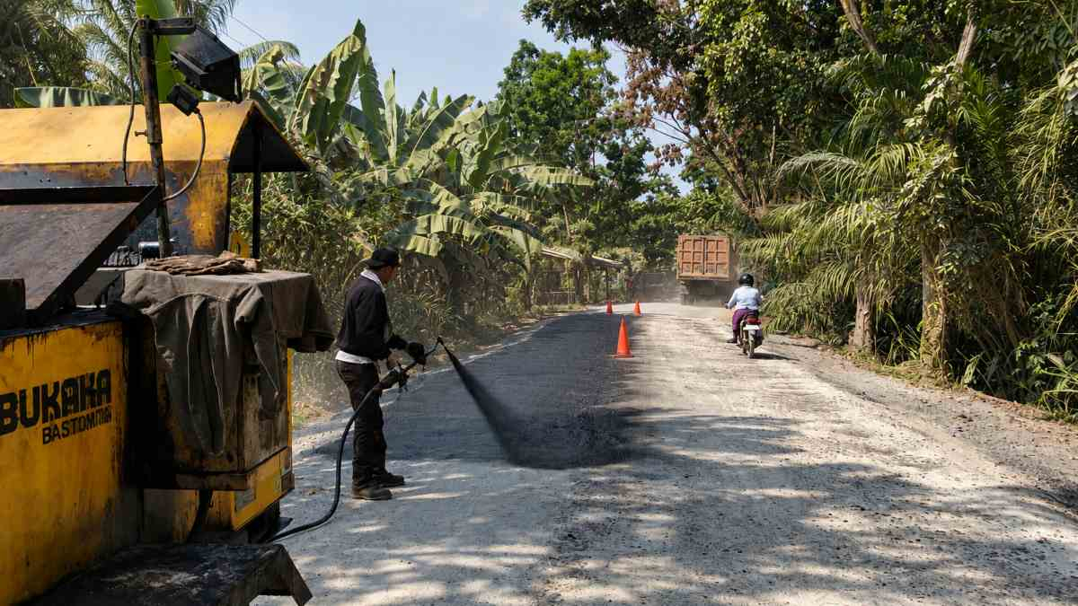 Jalan Provinsi di Rohil Rusak Dihantam Kendaraan Berat, Dinas PUPR Riau Kebut Perbaikan Fungsional