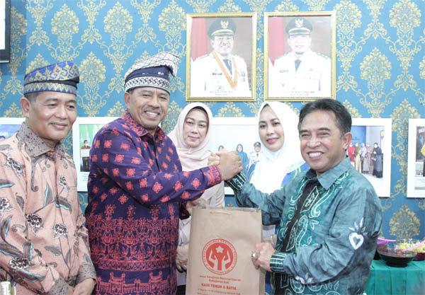 Stand Bazar JKPI 2022, Kabupaten Siak Pomosikan Tenun dan Batik