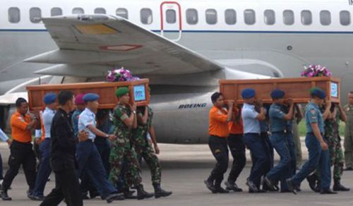 Pilot AU Temukan Tiga Jenazah Korban Pesawat AirAsia QZ 8501