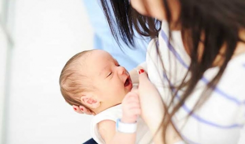 Bayi Usia 0 - 6 Bulan Tak Boleh Diberi Air Putih, Ini Penjelasan Dokter Spesialis Anak