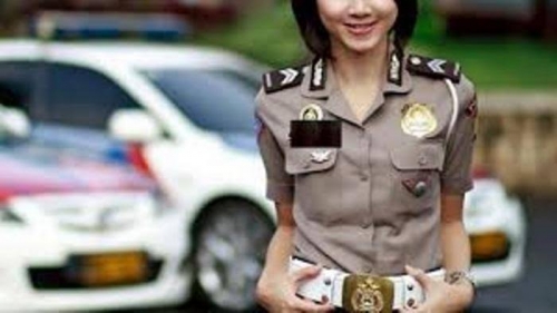 Sebelum Pacari Narapidana, Brigpol Dewi Selingkuh dengan Polisi, Dipergoki Suami Berduaan dalam Mobil