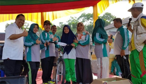 Bupati Meranti dan Istri Ikuti Gerak Jalan Santai HAB Kemenag Riau 2018