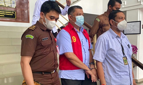 Liburan ke Malaysia Pakai Dana BOS, Eks Kepala SMA Jadi Tersangka dan Ditahan