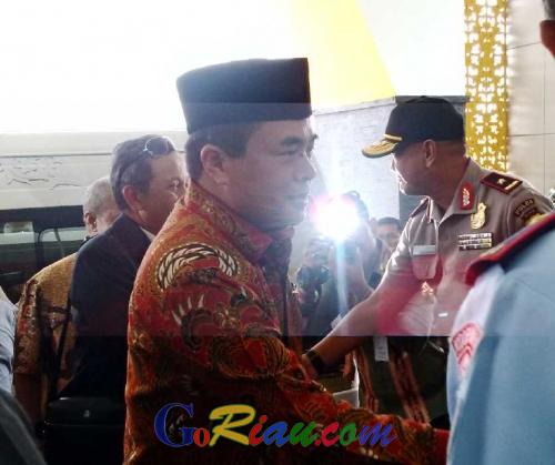Tunggu Musda Golkar, Ketua Baru DPRD Riau Masih Dalam Penantian