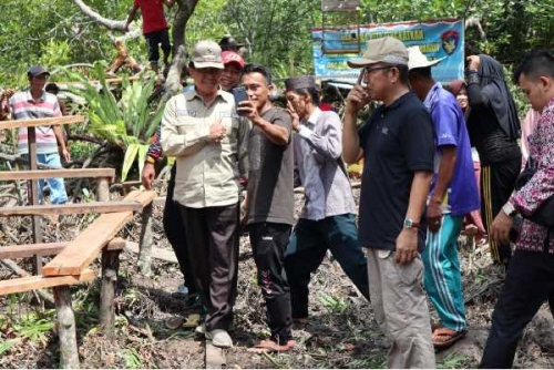 Resmikan Parit Basirah Jadi Kampung Nelayan, Bupati inhil Ajak Warga Jaga Kelestarian dan Potensi Alam