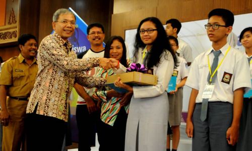 Pelajar Terbaik asal Kampar Ingin Perbaiki Sistem Informasi Indonesia