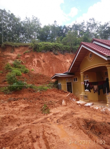 Tiga Rumah di Kuansing Terkena Longsor