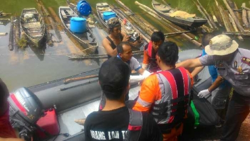 1 Korban Bencana Banjir di Pangkalan Koto Baru Ditemukan Tewas Mengapung Diantara Sampah di Aliran Sungai Batang Mahat