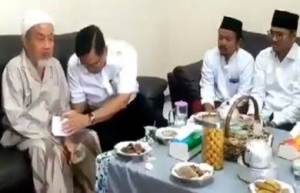 GoRiau Bawaslu Selidiki Video Luhut Panjaitan Sodorkan Amplop ke Kiai Zubair Muntasor