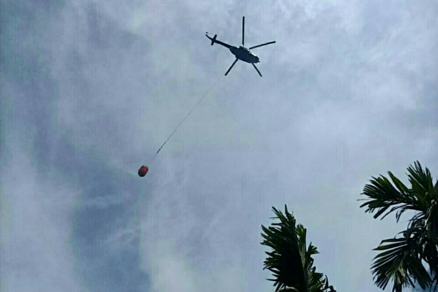 Titik Panas Terpantau di Pelalawan, Karhutla Terjadi di Kuala Kampar, Pemadaman Dilakukan Helikopter